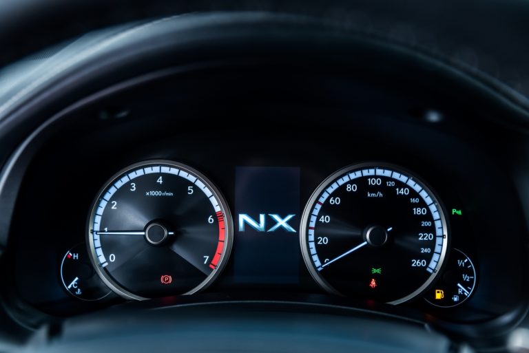 Lexus NX300 F-Sport biała perła - Radom, Kielce