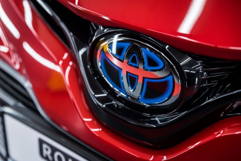 Toyota Camry Hybrid - czerwona - Radom, Kielce